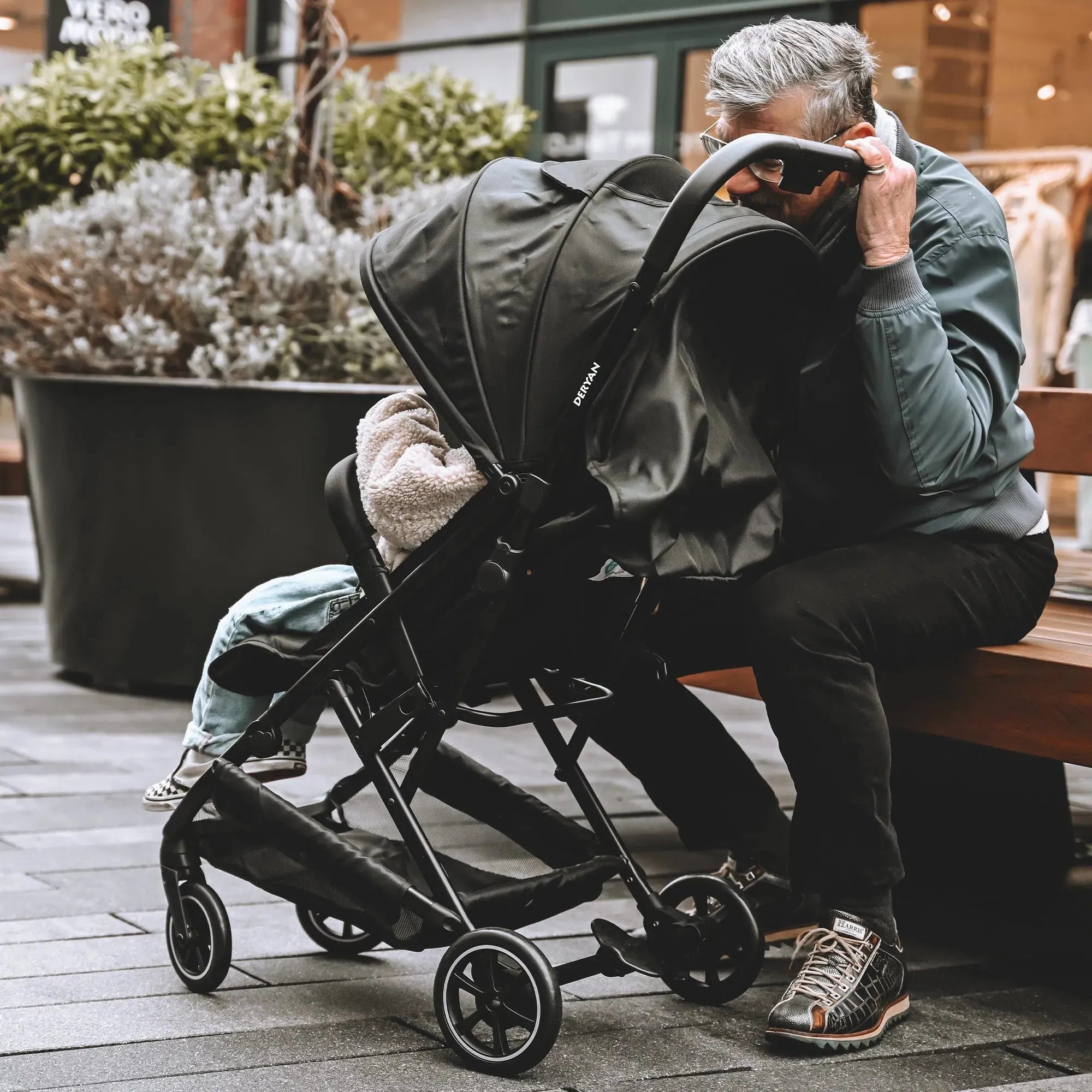 Easy Luxe Lightweight Buggy - Preto