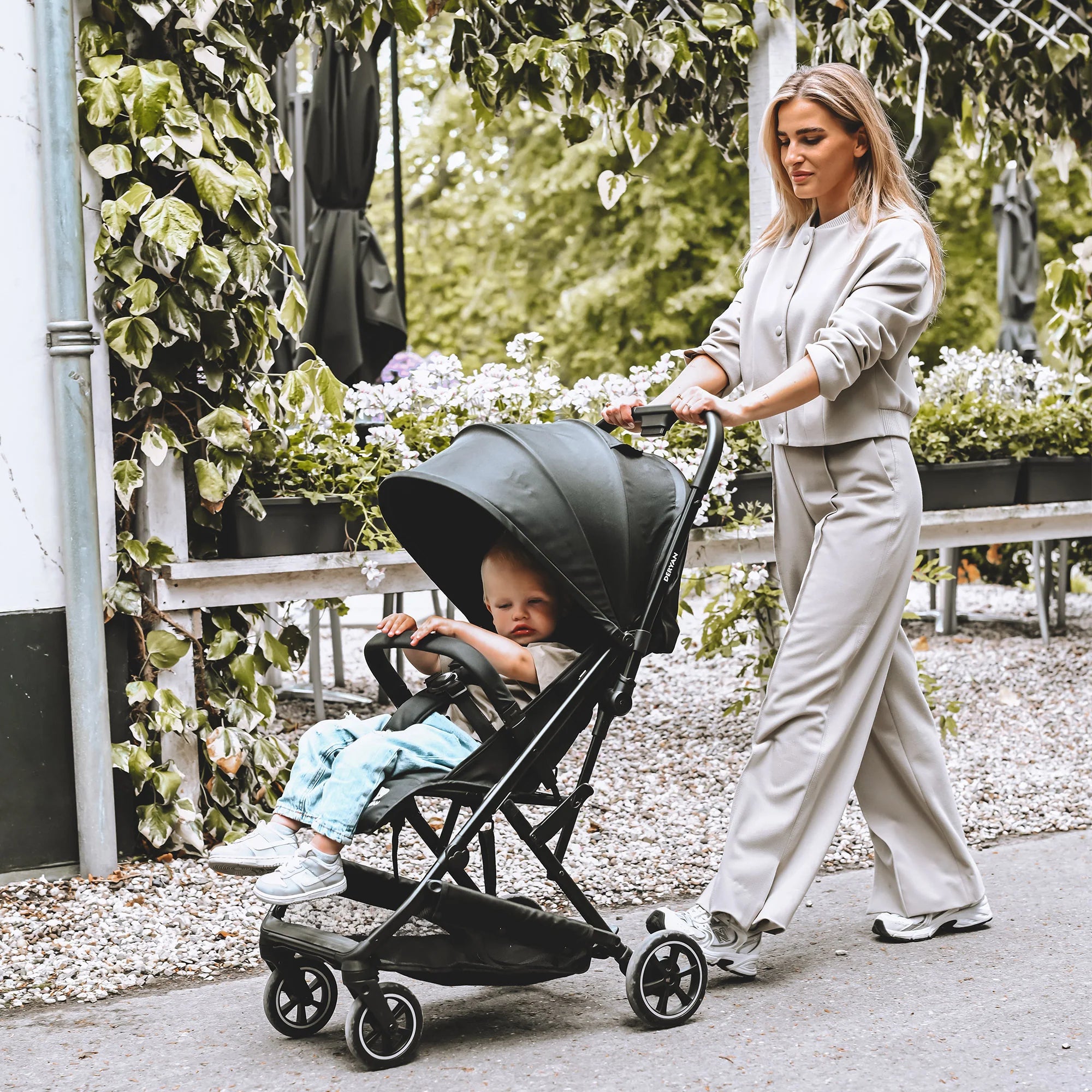 Luxe Easy Lightweight Buggy - Preto